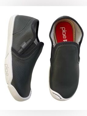 NEW plae sneakers